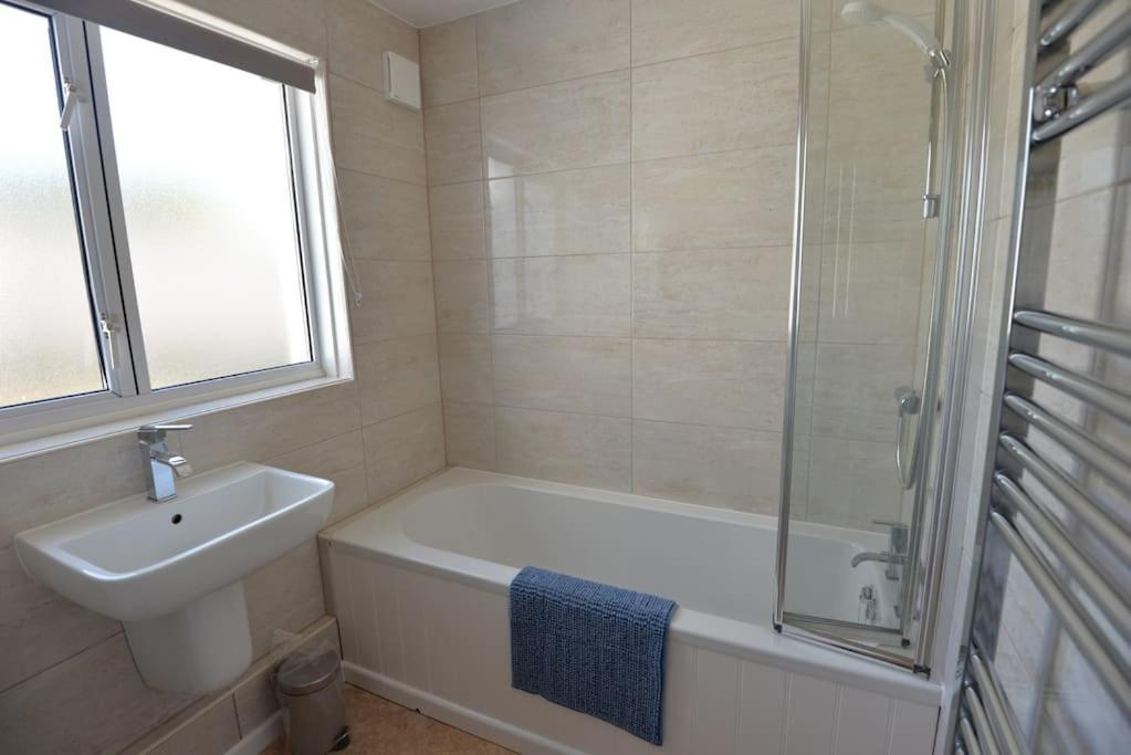 3-Bedroom Bungalow With Parking, Goldsithney, Penzance, Cornwall Perranuthnoe Eksteriør billede