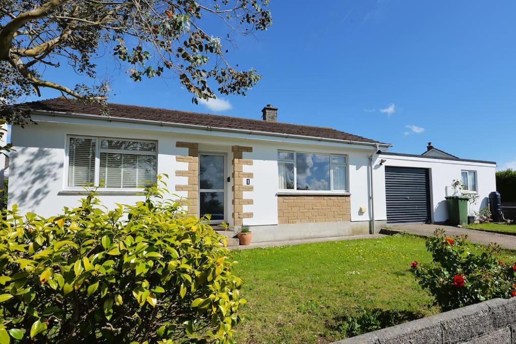 3-Bedroom Bungalow With Parking, Goldsithney, Penzance, Cornwall Perranuthnoe Eksteriør billede