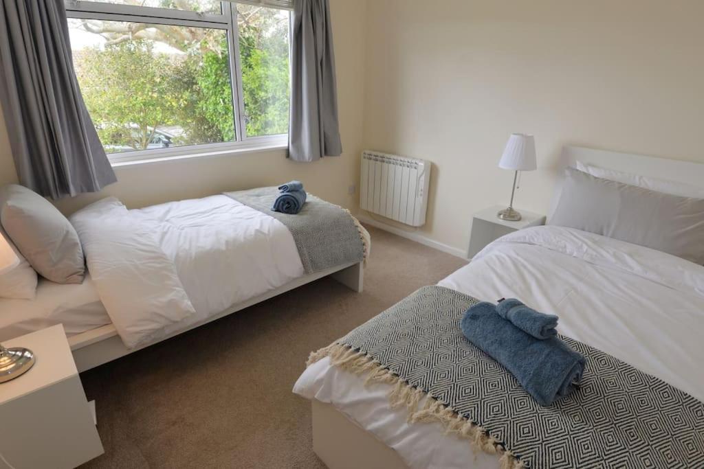 3-Bedroom Bungalow With Parking, Goldsithney, Penzance, Cornwall Perranuthnoe Eksteriør billede