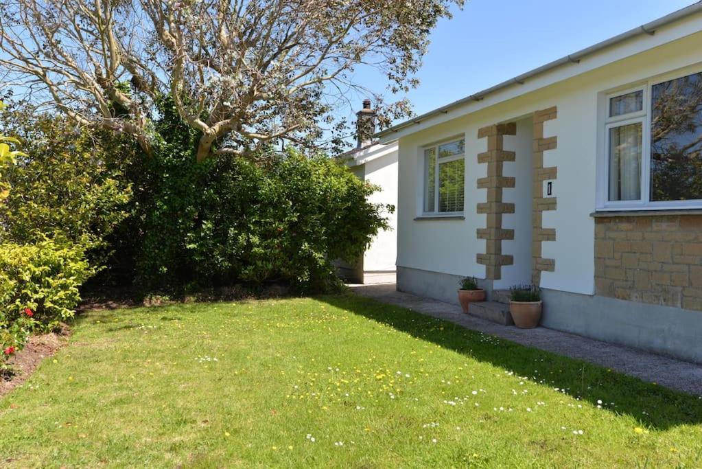3-Bedroom Bungalow With Parking, Goldsithney, Penzance, Cornwall Perranuthnoe Eksteriør billede