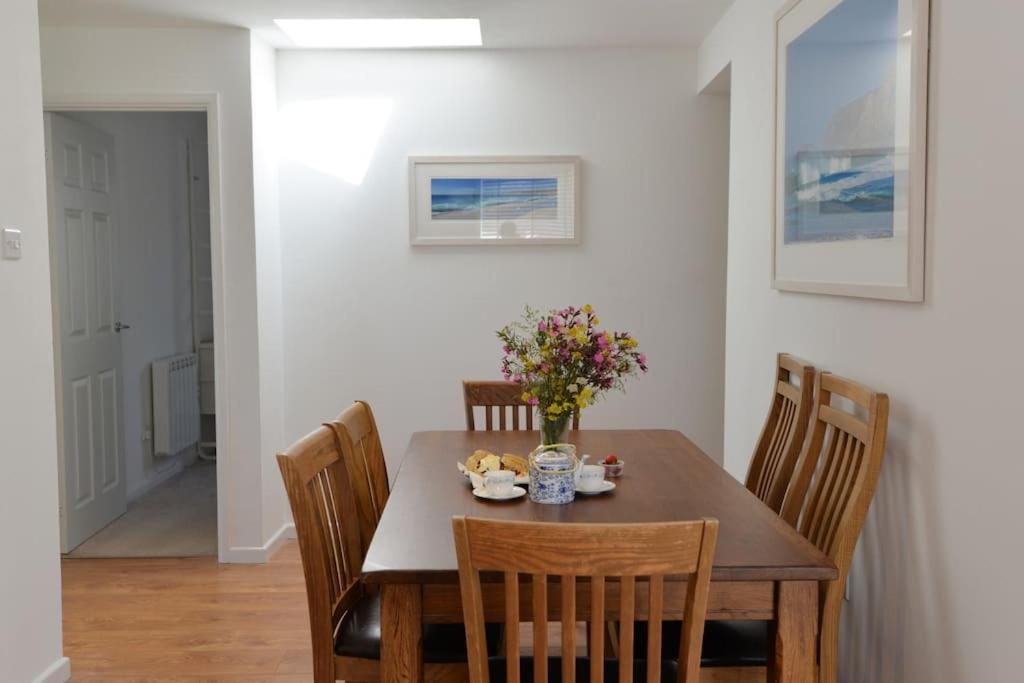 3-Bedroom Bungalow With Parking, Goldsithney, Penzance, Cornwall Perranuthnoe Eksteriør billede
